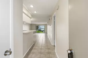 208 Yacht Club Ln, Seabrook, TX 77586 - Photo 4