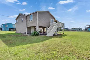 914 Treaty Dr, Surfside Beach, TX 77541 - Photo 4
