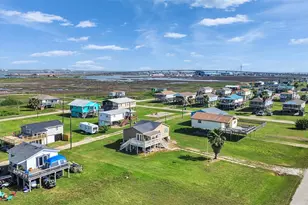 914 Treaty Dr, Surfside Beach, TX 77541 - Photo 6