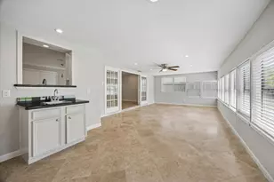 8511 Bluegate St, Houston, TX 77025 - Photo 14
