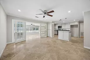 8511 Bluegate St, Houston, TX 77025 - Photo 4