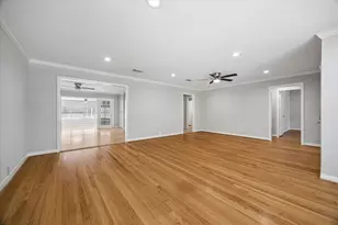 8511 Bluegate St, Houston, TX 77025 - Photo 10