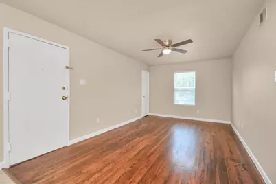 500 W Pitts Avenue #204, Pasadena, TX 77506 - Photo 4