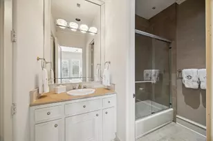 11607 Barazi Oaks Ct, Houston, TX 77024 - Photo 30