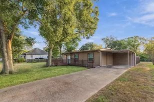 1715 Brazos St, Rosenberg, TX 77471 - Photo 2