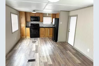 1718 W Dumble St #10, Alvin, TX 77511 - Photo 2