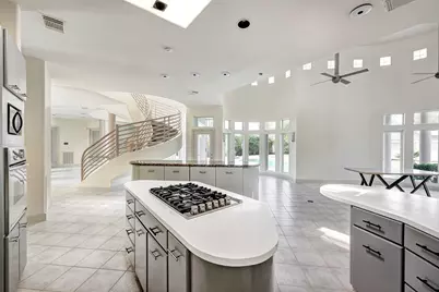 5304 Braeburn Drive, Bellaire, TX 77401 - Photo 10