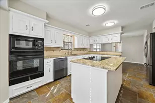4 Falling Star Rd, The Woodlands, TX 77381 - Photo 10
