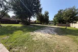 4401 Kitty Chapin Ave, Orange, TX 77632 - Photo 6