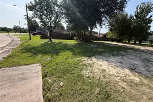 4401 Kitty Chapin Ave, Orange, TX 77632 - Photo 1