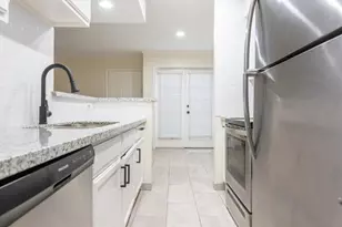 14600 Fonmeadow Dr, Houston, TX 77035 - Photo 6