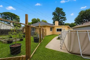9114 Golden Sunshine Dr, Houston, TX 77064 - Photo 12