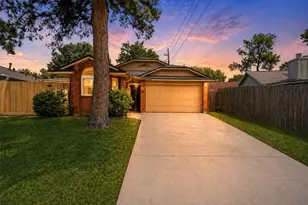 9114 Golden Sunshine Dr, Houston, TX 77064 - Photo 2