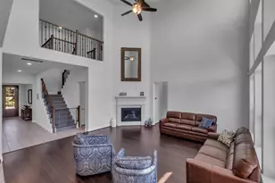 423 Round Top St, Webster, TX 77598 - Photo 12