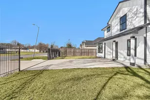 5733 Howell St, Houston, TX 77032 - Photo 4