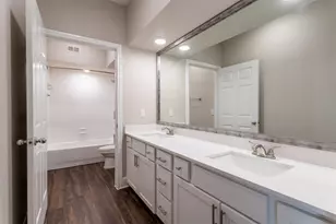 320 Jackson Hill St, Houston, TX 77007 - Photo 10
