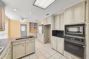 3910 Cypress Point Dr, Beaumont, TX 77707 - Photo 30