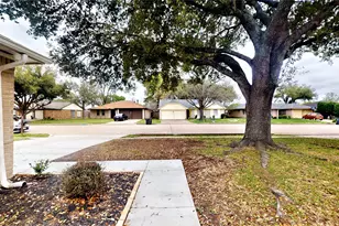 2331 Barrington Pl, Sugar Land, TX 77478 - Photo 2