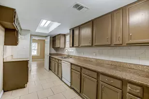 5139 Bungalow Ln, Houston, TX 77048 - Photo 6