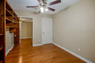5139 Bungalow Ln, Houston, TX 77048 - Photo 4