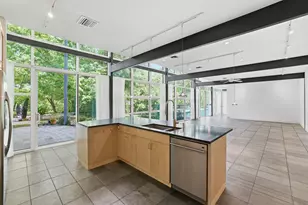 2424 White Oak Dr, Houston, TX 77009 - Photo 10