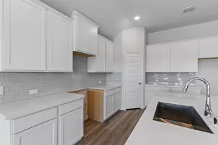 1266 W Shepard Dr, Dayton, TX 77535 - Photo 18