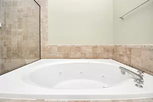 8715 Meadowcroft Dr, Houston, TX 77063 - Photo 22