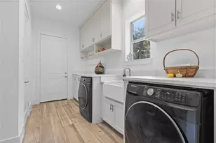 1216 S Hill St, Alvin, TX 77511 - Photo 12