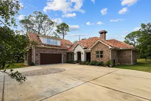 1216 S Hill St, Alvin, TX 77511 - Photo 2