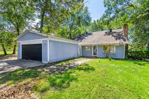 292 Autumn Ln, Livingston, TX 77351 - Photo 2