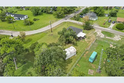 839 Yaupon Street, Clute, TX 77531 - Photo 4