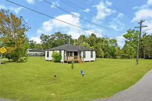 839 Yaupon St, Clute, TX 77531 - Photo 8