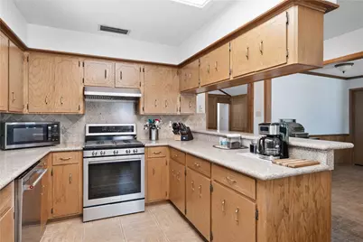 778 E Bellville Street, Giddings, TX 78942 - Photo 8