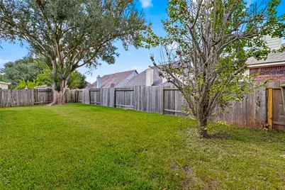 15618 Edgemere Court, Sugar Land, TX 77498 - Photo 32