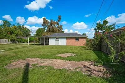227 N Austin Drive, Angleton, TX 77515 - Photo 4