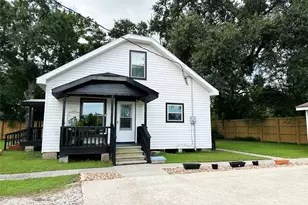 620 1st St, Winnie, TX 77665 - Photo 4