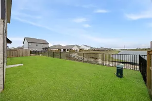 431 Kendall Crest Dr, Alvin, TX 77511 - Photo 2