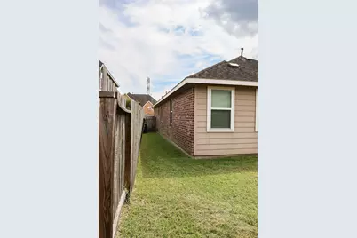 4703 N Bella Court, Alvin, TX 77511 - Photo 32