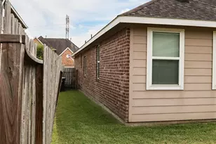 4703 N Bella Ct, Alvin, TX 77511 - Photo 32