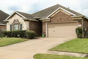 4703 N Bella Ct, Alvin, TX 77511 - Photo 2