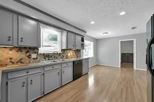 27121 Wells Ln, Oak Ridge North, TX 77385 - Photo 6