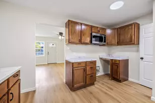 1127 Harris Way, Galveston, TX 77551 - Photo 2