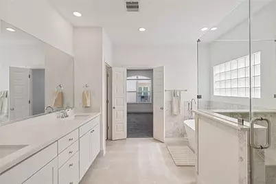 7702 West Side Villas Lane, Houston, TX 77055 - Photo 20