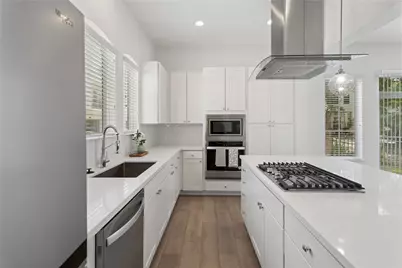 7702 West Side Villas Lane, Houston, TX 77055 - Photo 8