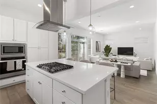 7702 Westside Villas Ln, Houston, TX 77055 - Photo 2