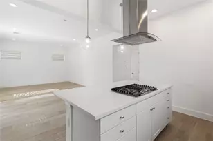 7702 Westside Villas Ln, Houston, TX 77055 - Photo 12