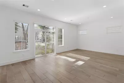 7702 West Side Villas Lane, Houston, TX 77055 - Photo 14