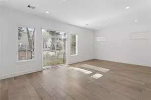 7702 Westside Villas Ln, Houston, TX 77055 - Photo 14