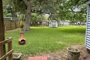 230 Laurel St, Lake Jackson, TX 77566 - Photo 10