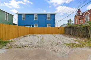909 28th St, Galveston, TX 77550 - Photo 2